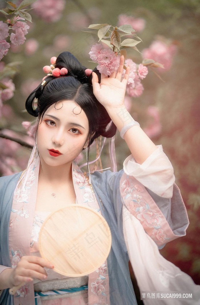 女朋友妈妈在厨房做饭